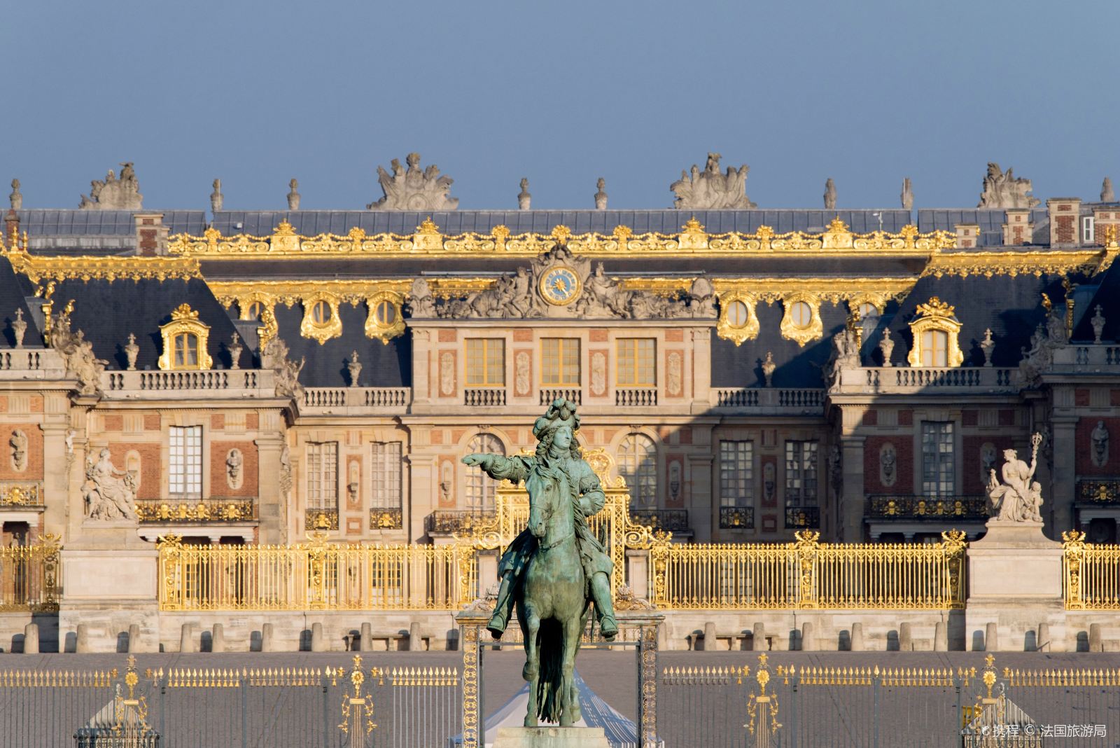 【德法瑞意】冰川 3000 +西庸古堡 +新天鹅堡+旧天鹅堡+卢浮宫 +贡多拉游船 +金色山